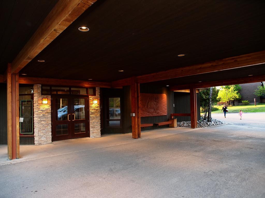 Elkhorn Resort, Spa, And Conference Centre Wasagaming Екстер'єр фото