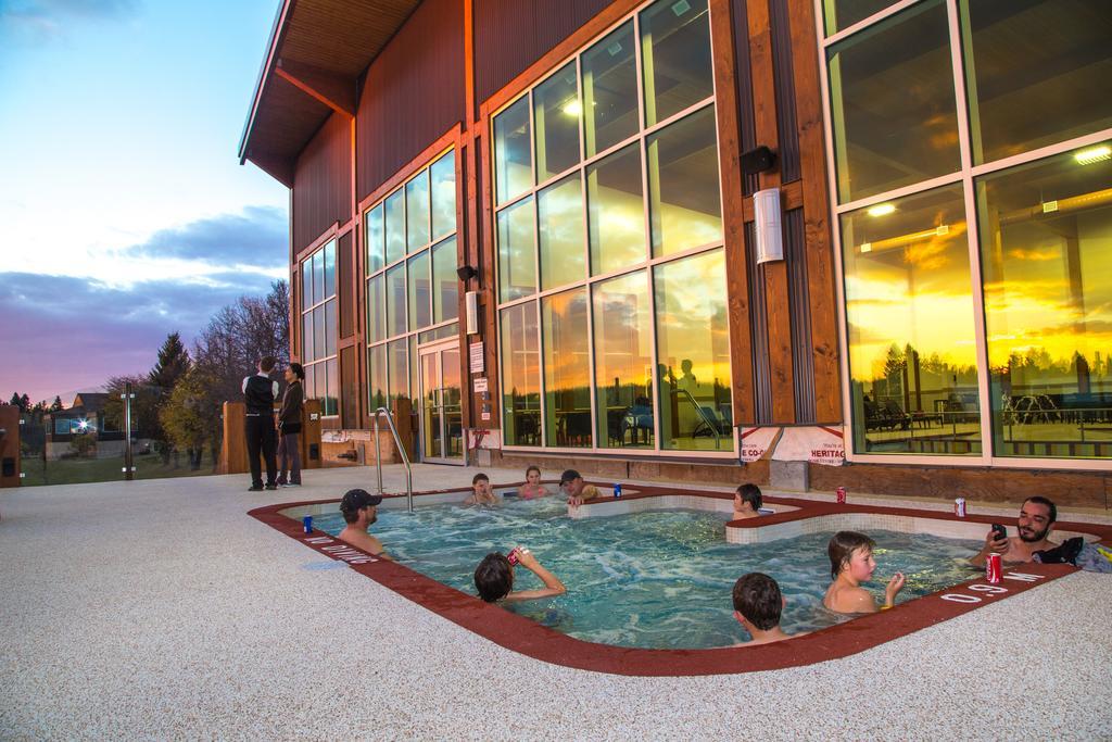 Elkhorn Resort, Spa, And Conference Centre Wasagaming Екстер'єр фото