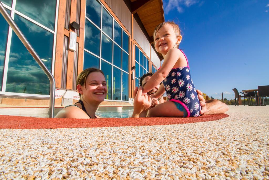 Elkhorn Resort, Spa, And Conference Centre Wasagaming Екстер'єр фото
