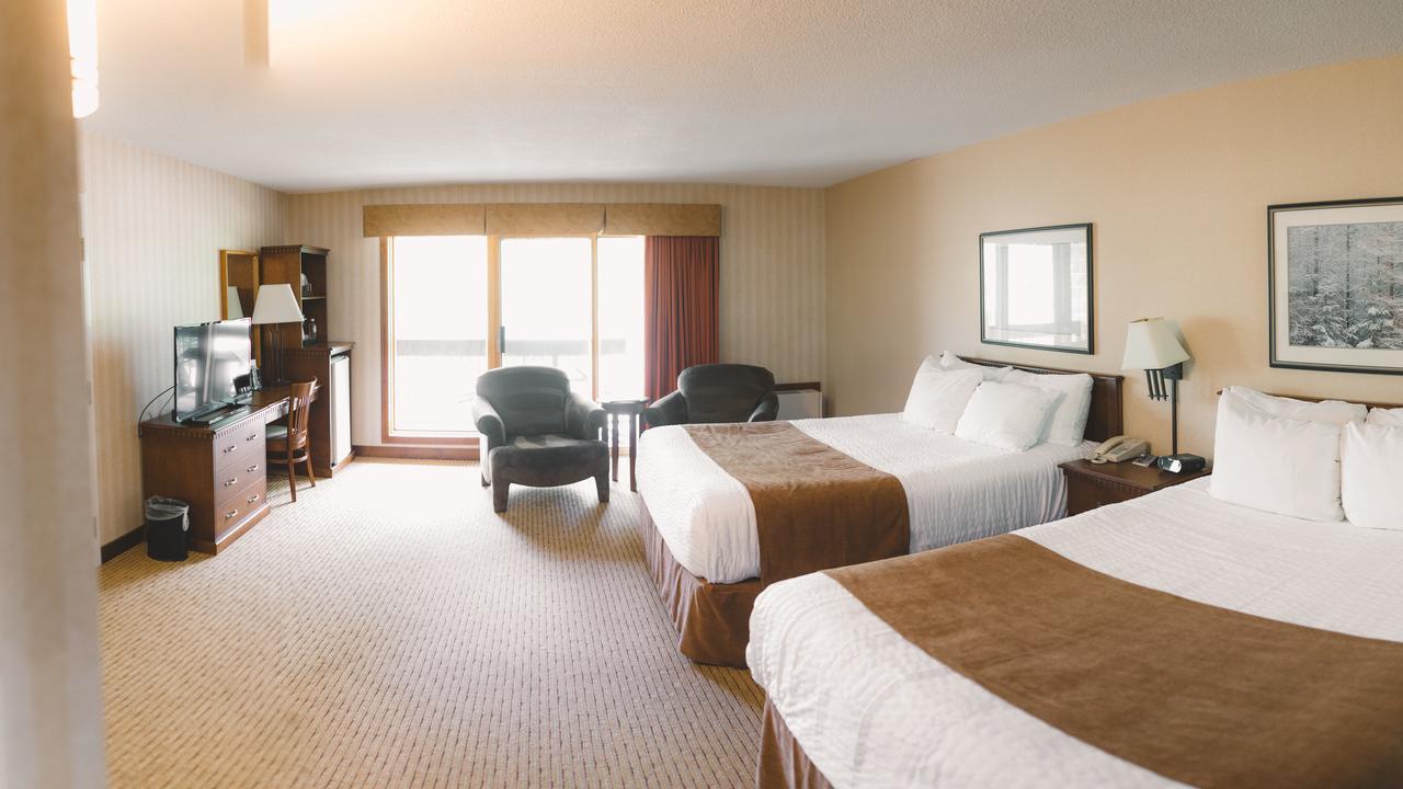 Elkhorn Resort, Spa, And Conference Centre Wasagaming Екстер'єр фото