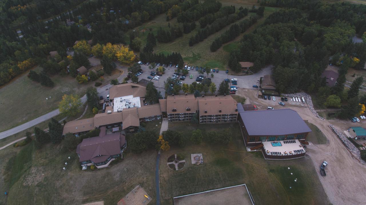 Elkhorn Resort, Spa, And Conference Centre Wasagaming Екстер'єр фото