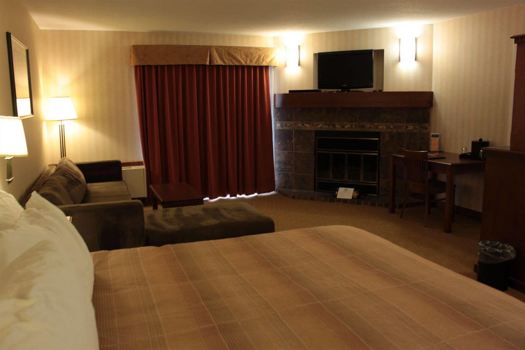 Elkhorn Resort, Spa, And Conference Centre Wasagaming Екстер'єр фото