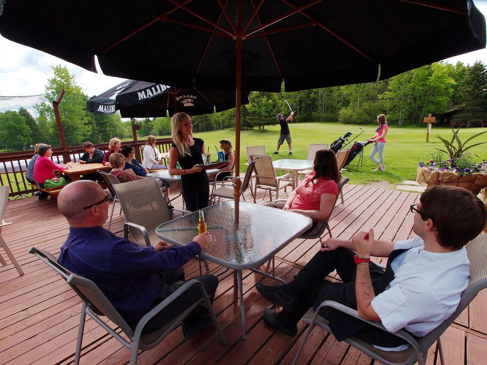Elkhorn Resort, Spa, And Conference Centre Wasagaming Екстер'єр фото